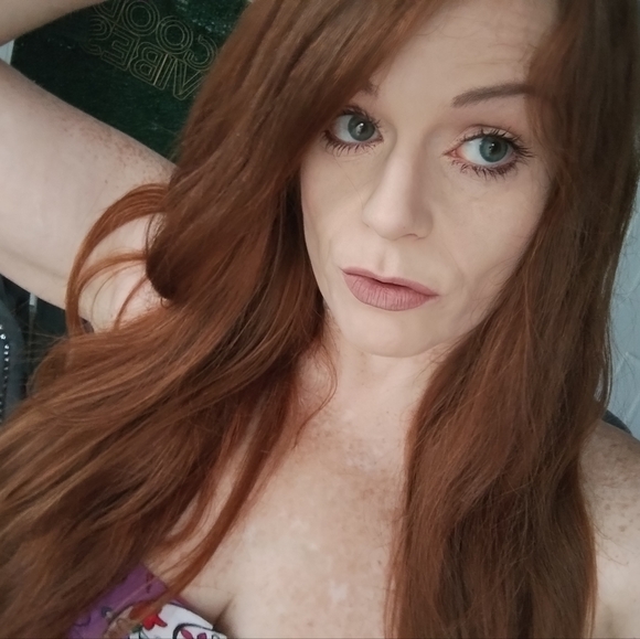 Meet your Posher, Kat - Picture 2 of 3